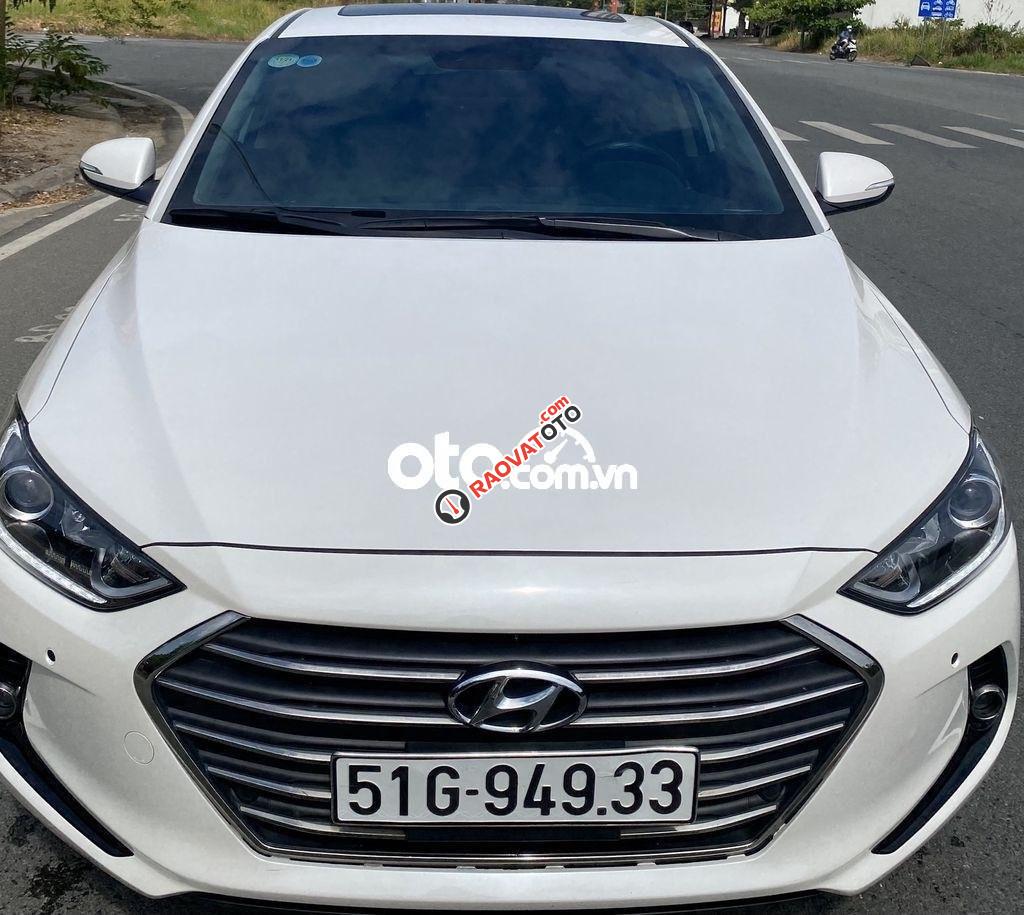 Bán Hyundai Elantra AT sản xuất 2019, màu trắng, 570tr-0