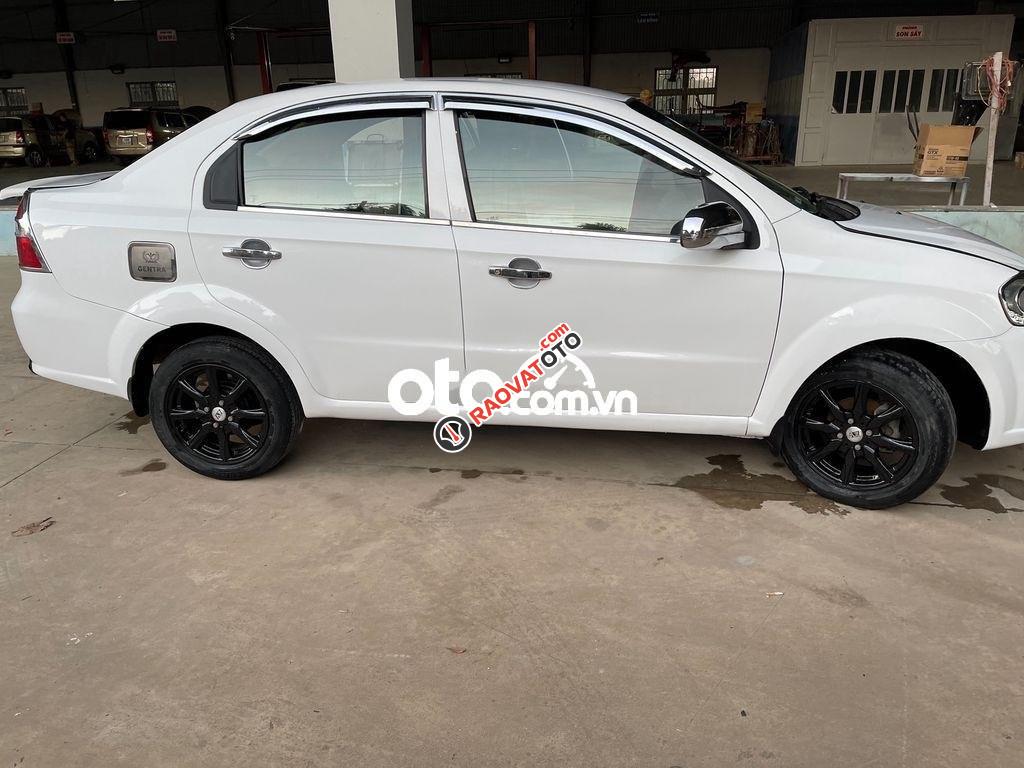 Cần bán xe Daewoo Gentra SX sản xuất năm 2008, màu trắng, giá tốt-0
