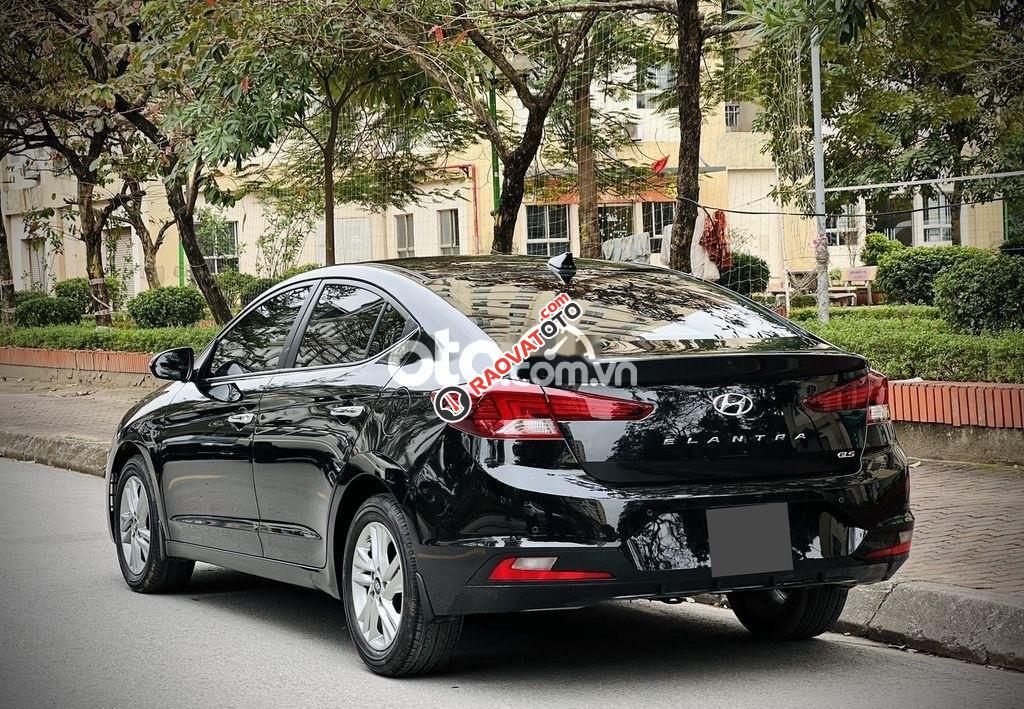 Cần bán lại xe Hyundai Elantra 1.6 AT sản xuất 2020, màu đen -1