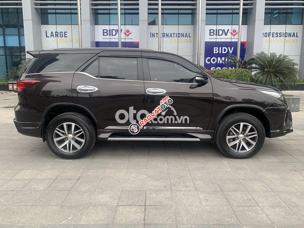 Cần bán Toyota Fortuner 2.7 V 4x2 AT năm 2017, màu đen-1