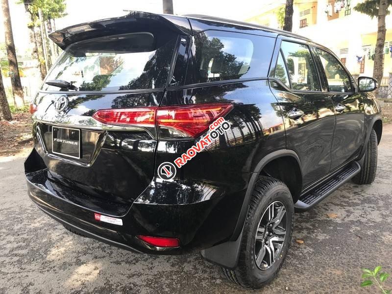 Bán ô tô Toyota Fortuner 2.7V sản xuất năm 2022, màu đen-0