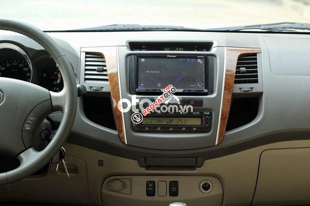 Bán xe Toyota Fortuner 2.7V 4x4AT năm 2010, màu đen-8