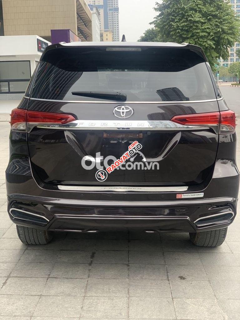 Cần bán Toyota Fortuner 2.7 V 4x2 AT năm 2017, màu đen-2