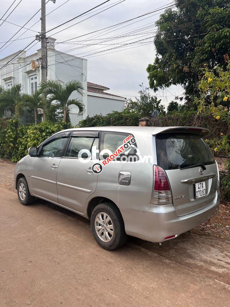 Cần bán lại xe Toyota Innova 2.0G năm sản xuất 2009, màu bạc, giá 195tr-7