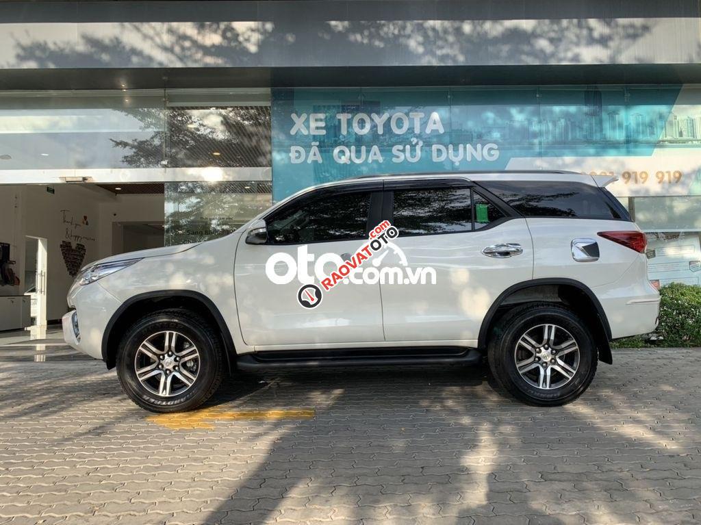 Cần bán gấp Toyota Fortuner 2.7V 4x2 AT năm 2017, màu trắng-2