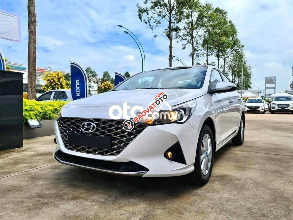 Bán xe Hyundai Accent 1.4 sản xuất 2021, màu trắng-8