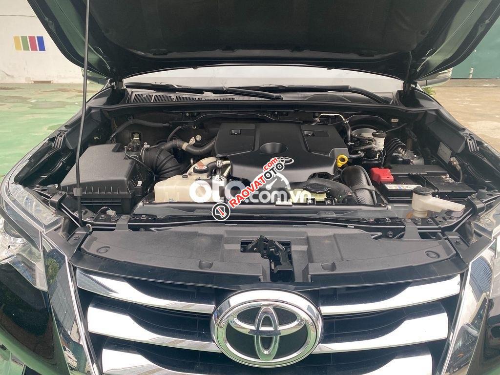 Bán xe Toyota Fortuner 2.7V sản xuất năm 2019, màu đen-2