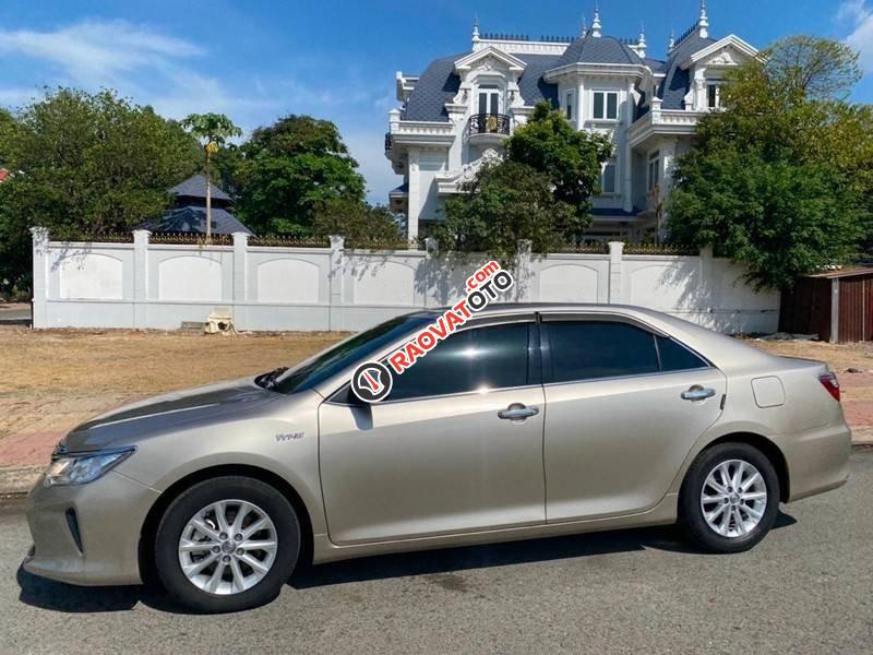 Cần bán gấp Toyota Camry 2.0E năm sản xuất 2016, giá tốt-10