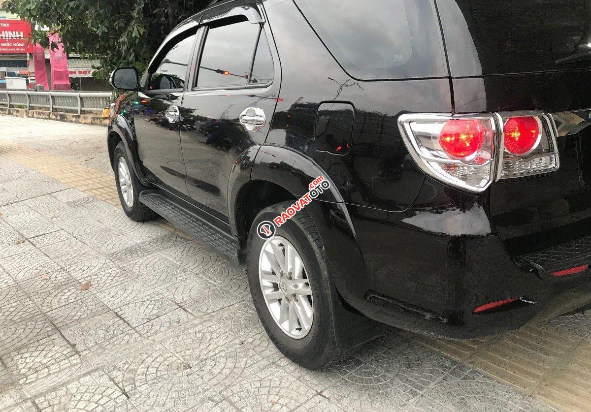Bán Toyota Fortuner 4X4AT năm sản xuất 2012, màu đen xe gia đình-2