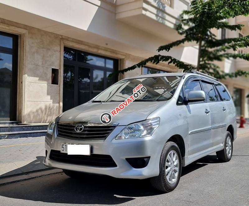 Bán Toyota Innova 2.0G năm 2013, màu bạc, giá tốt-0