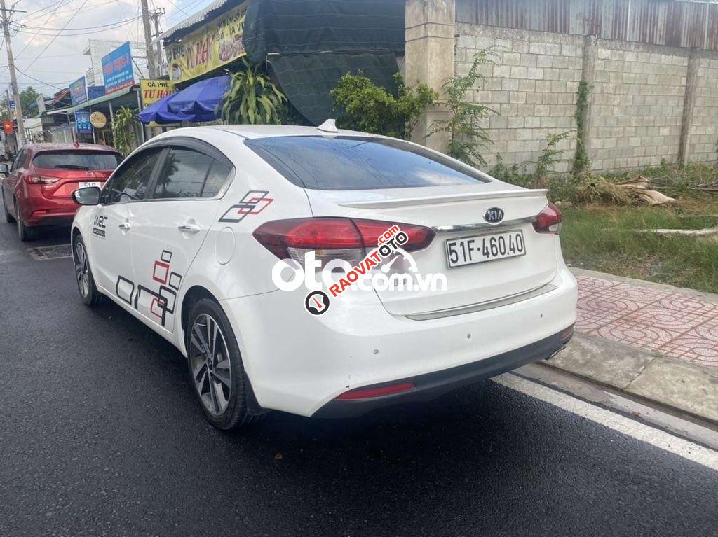 Bán Kia Cerato 1.6AT năm sản xuất 2017, màu trắng, giá tốt-3