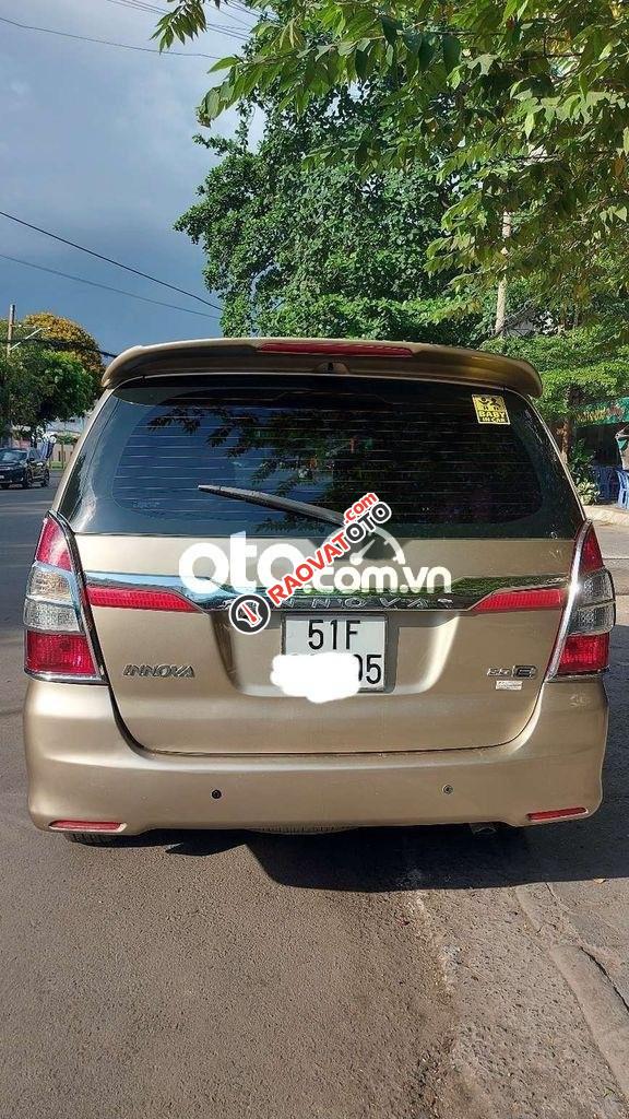 Cần bán xe Toyota Innova 2.0E sản xuất 2015, màu nâu-5