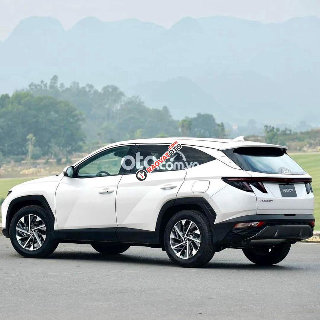 Cần bán xe Hyundai Tucson 2.0AT sản xuất năm 2022, màu trắng-1