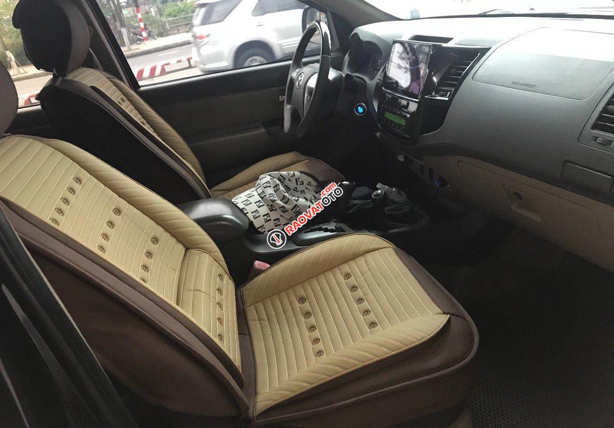 Bán Toyota Fortuner 4X4AT năm sản xuất 2012, màu đen xe gia đình-6