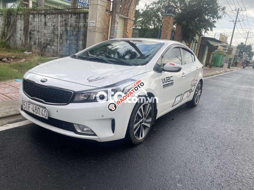 Bán Kia Cerato 1.6AT năm sản xuất 2017, màu trắng, giá tốt-4