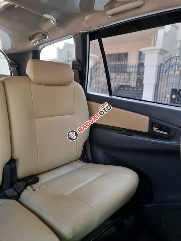 Bán Toyota Innova 2.0G năm 2013, màu bạc, giá tốt-4