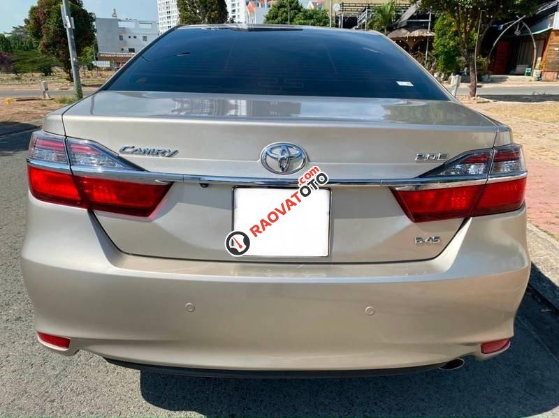 Cần bán gấp Toyota Camry 2.0E năm sản xuất 2016, giá tốt-6