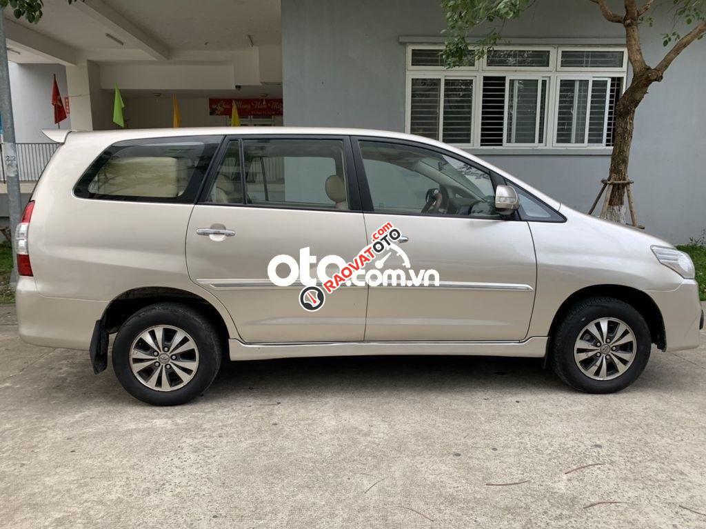 Cần bán xe Toyota Innova 2.0E sản xuất 2015, màu bạc, 345tr-7