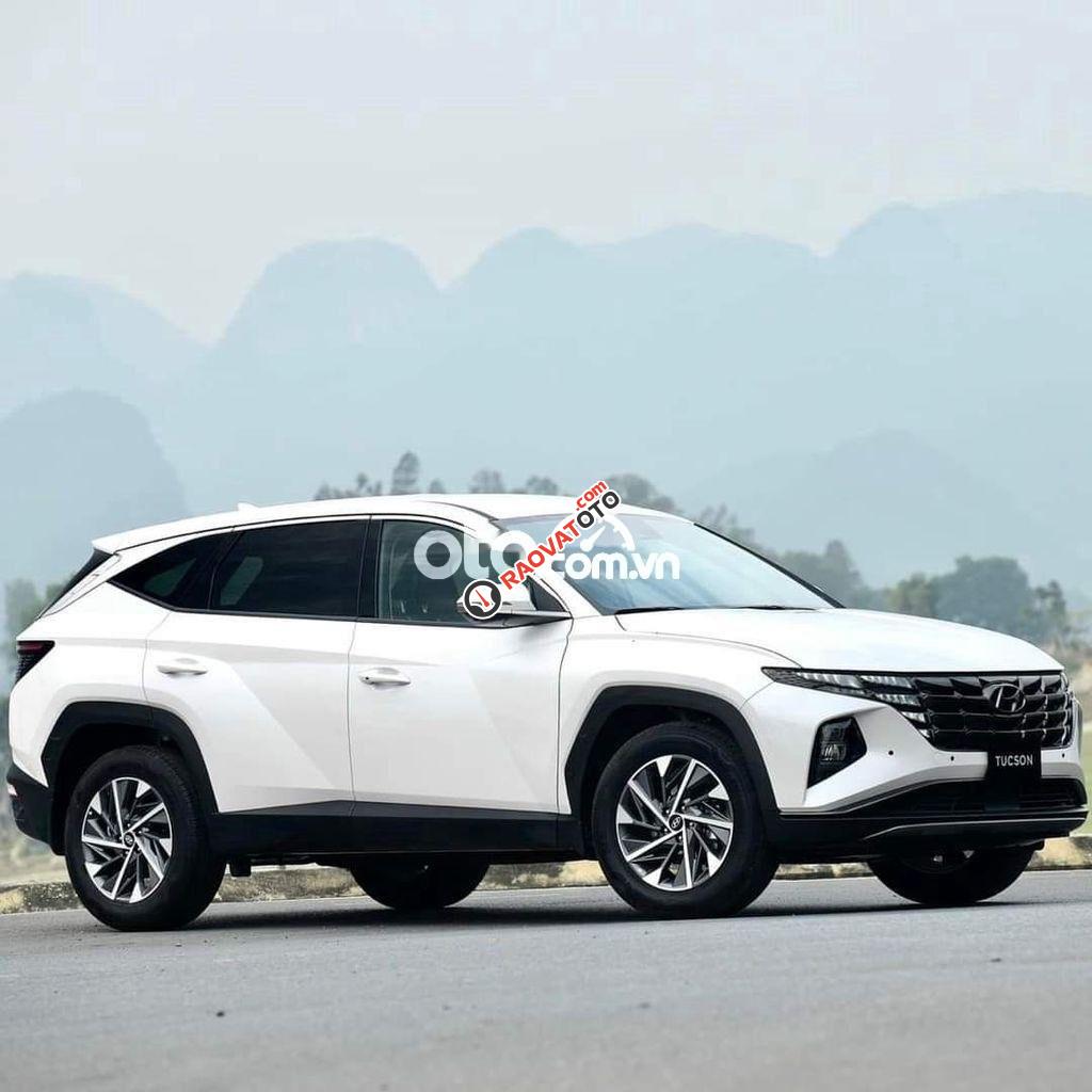 Cần bán xe Hyundai Tucson 2.0AT sản xuất năm 2022, màu trắng-2