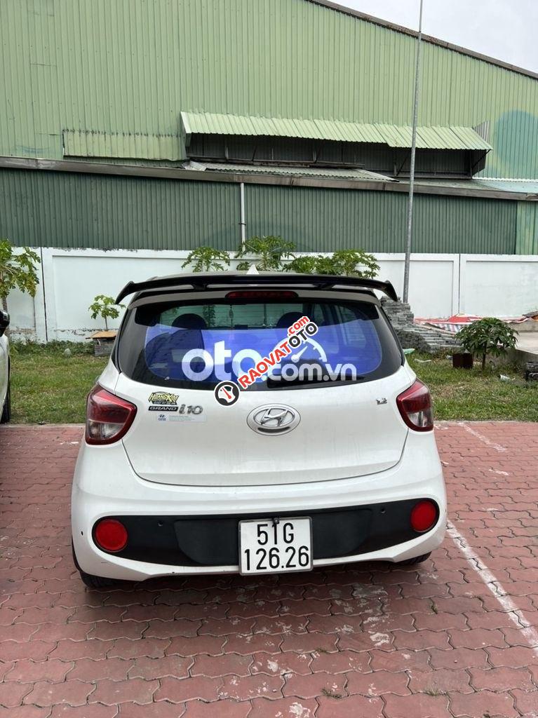 Xe Hyundai Grand i10 1.2AT năm sản xuất 2017, màu trắng, giá 330tr-6
