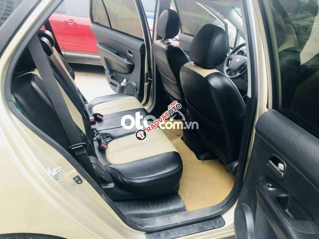 Bán Kia Carens 2.0MT năm 2016, màu vàng còn mới-7