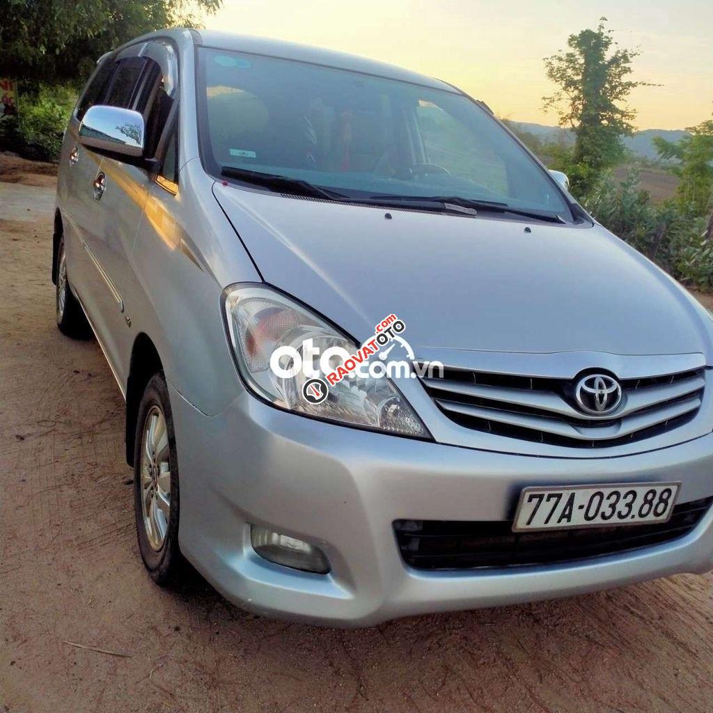 Bán Toyota Innova 2.0G năm 2010, màu bạc, giá tốt-10