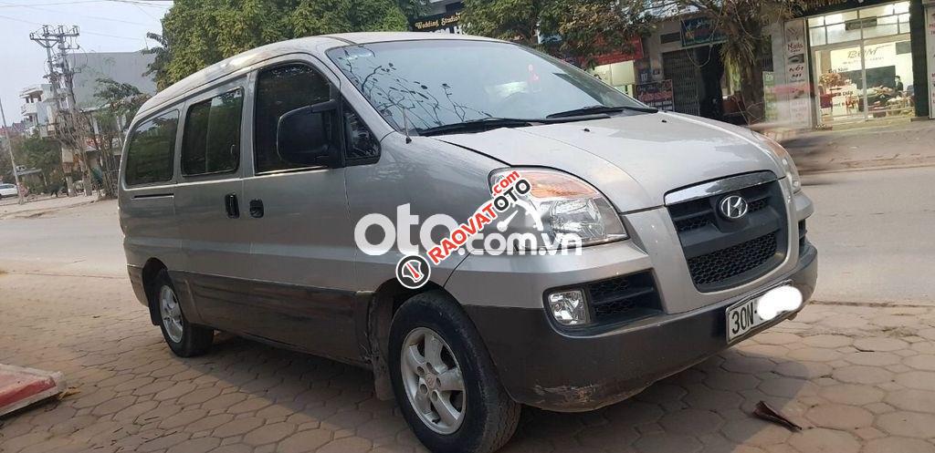 Bán Hyundai Starex GRX sản xuất 2004, màu bạc, xe nhập chính chủ giá cạnh tranh-1