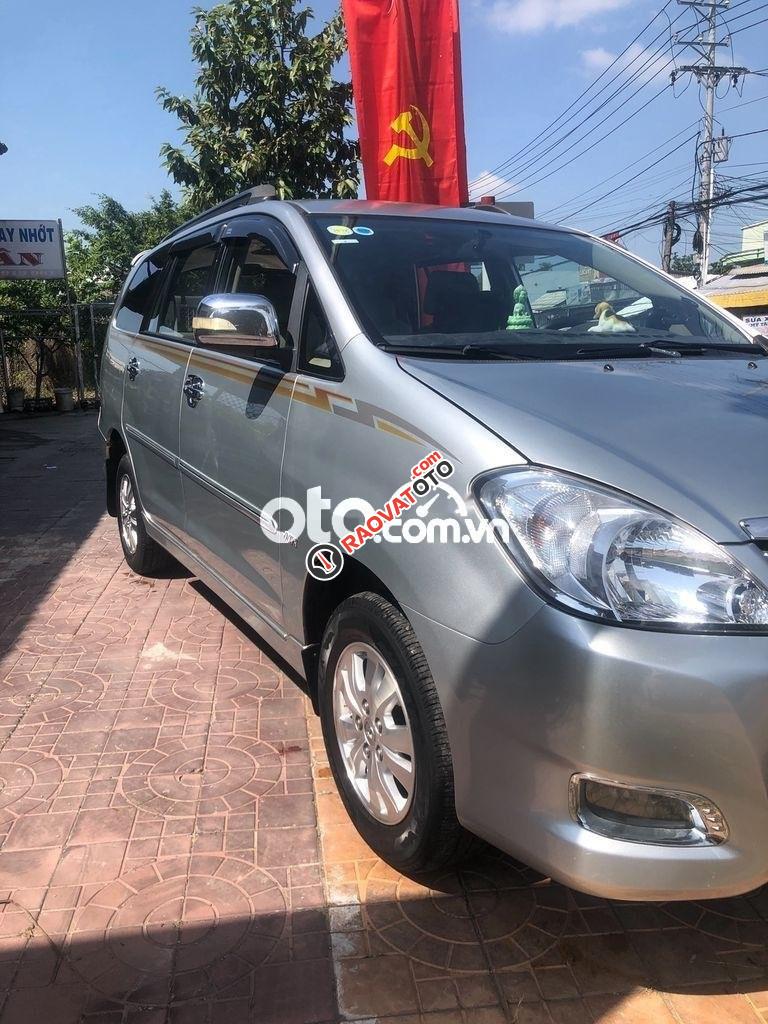 Bán xe Toyota Innova 2.0 V năm 2009, màu bạc còn mới, giá 305tr-11