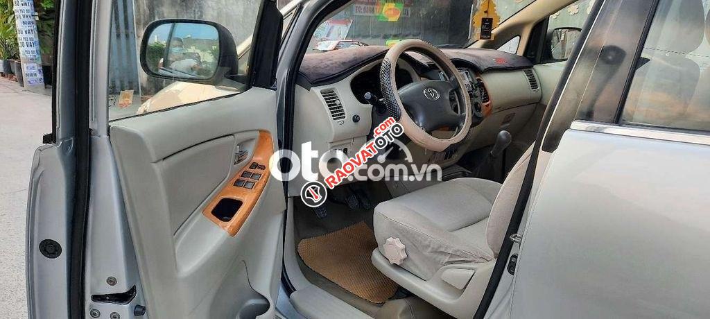 Cần bán Toyota Innova 2.0G sản xuất năm 2011-4