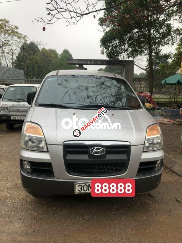 Bán Hyundai Starex GRX sản xuất 2004, màu bạc, xe nhập chính chủ giá cạnh tranh-0