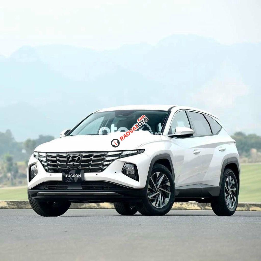 Cần bán xe Hyundai Tucson 2.0AT sản xuất năm 2022, màu trắng-3