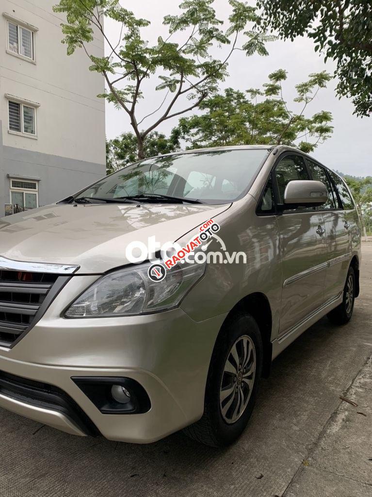 Cần bán xe Toyota Innova 2.0E sản xuất 2015, màu bạc, 345tr-0