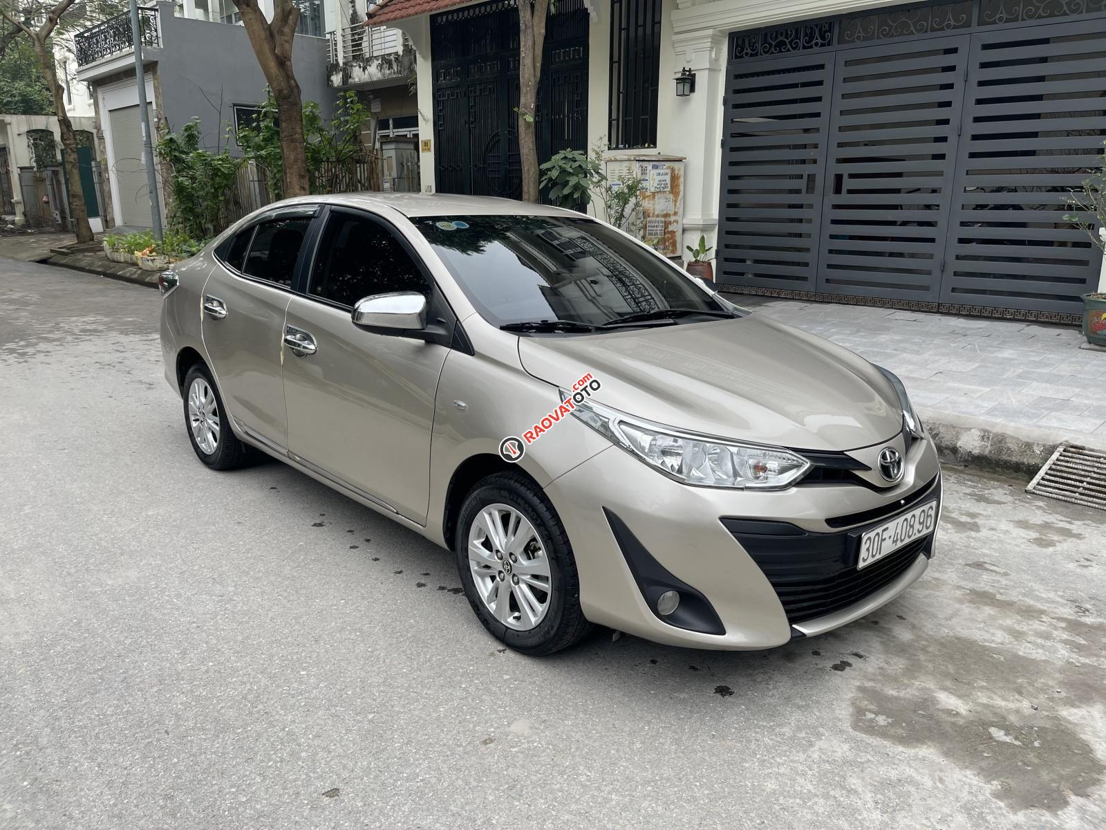 Gia Hưng Auto bán xe Toyota Vios 1.5E màu vàng cát-4