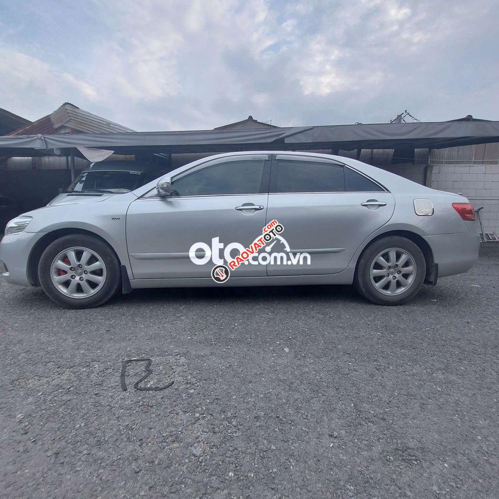 Cần bán gấp Toyota Camry 2.0E sản xuất năm 2008, màu bạc -3