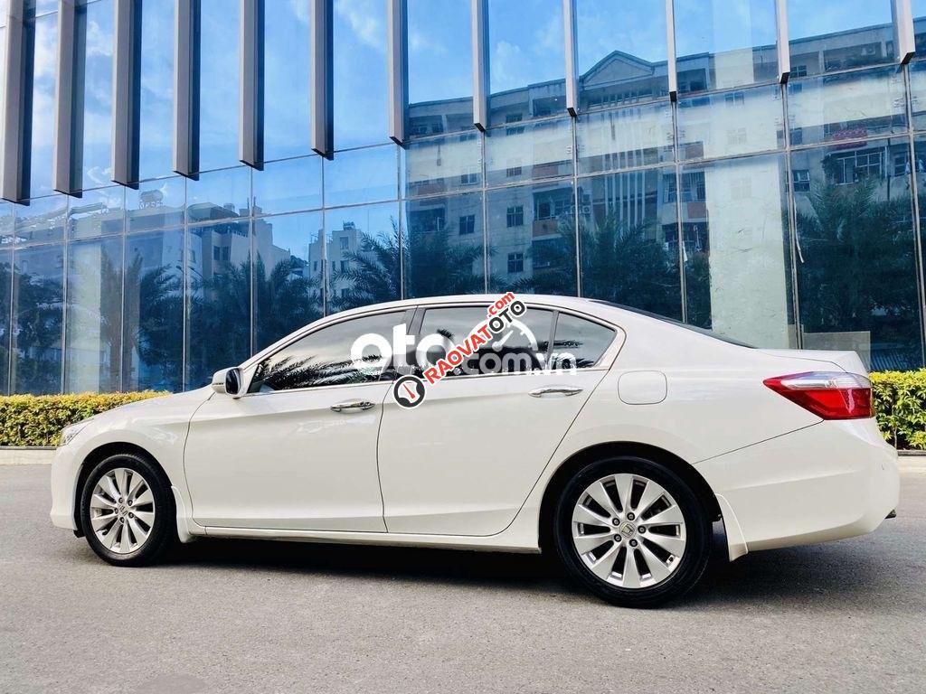 Cần bán lại xe Honda Accord 2.0AT năm sản xuất 2014, màu trắng, nhập khẩu nguyên chiếc, 715 triệu-2