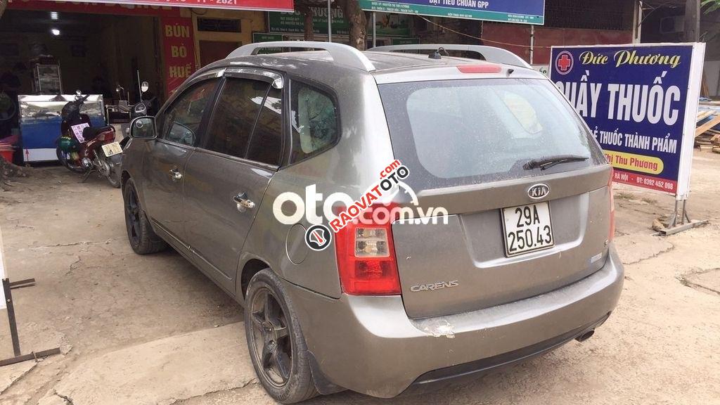 Cần bán gấp Kia Carens 2.0MT sản xuất năm 2011, màu xám còn mới-2