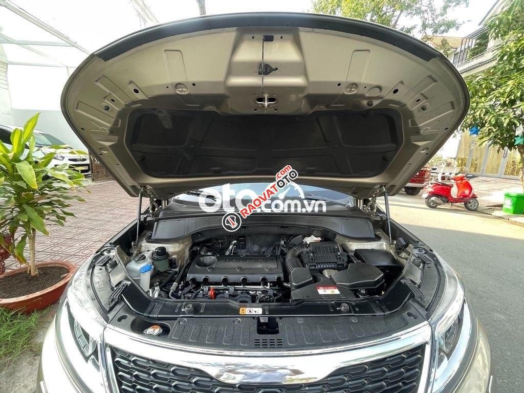 Cần bán Kia Sorento 2.4 sản xuất năm 2016, màu vàng còn mới-1