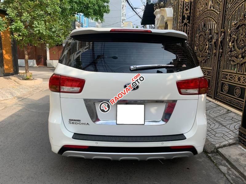 Cần bán lại xe Kia Sedona GATH sản xuất năm 2017, màu trắng giá cạnh tranh-2