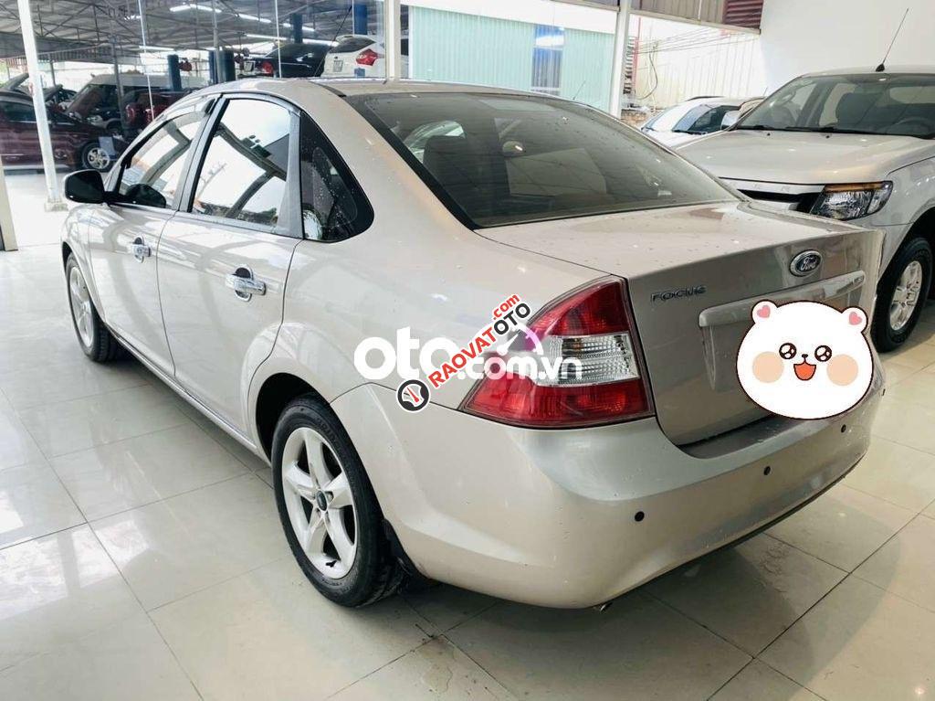 Bán Ford Focus 1.8MT sản xuất năm 2011, màu bạc-2