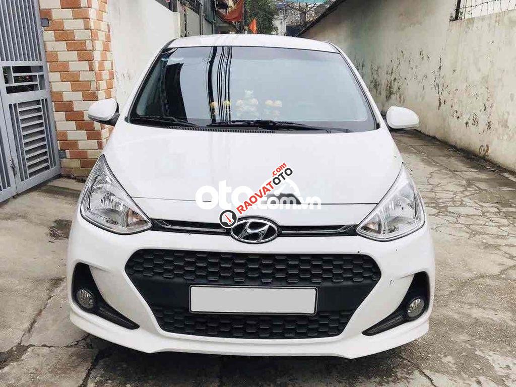 Cần bán Hyundai Grand i10 1.2 AT sản xuất năm 2017, màu trắng, giá 373tr-9