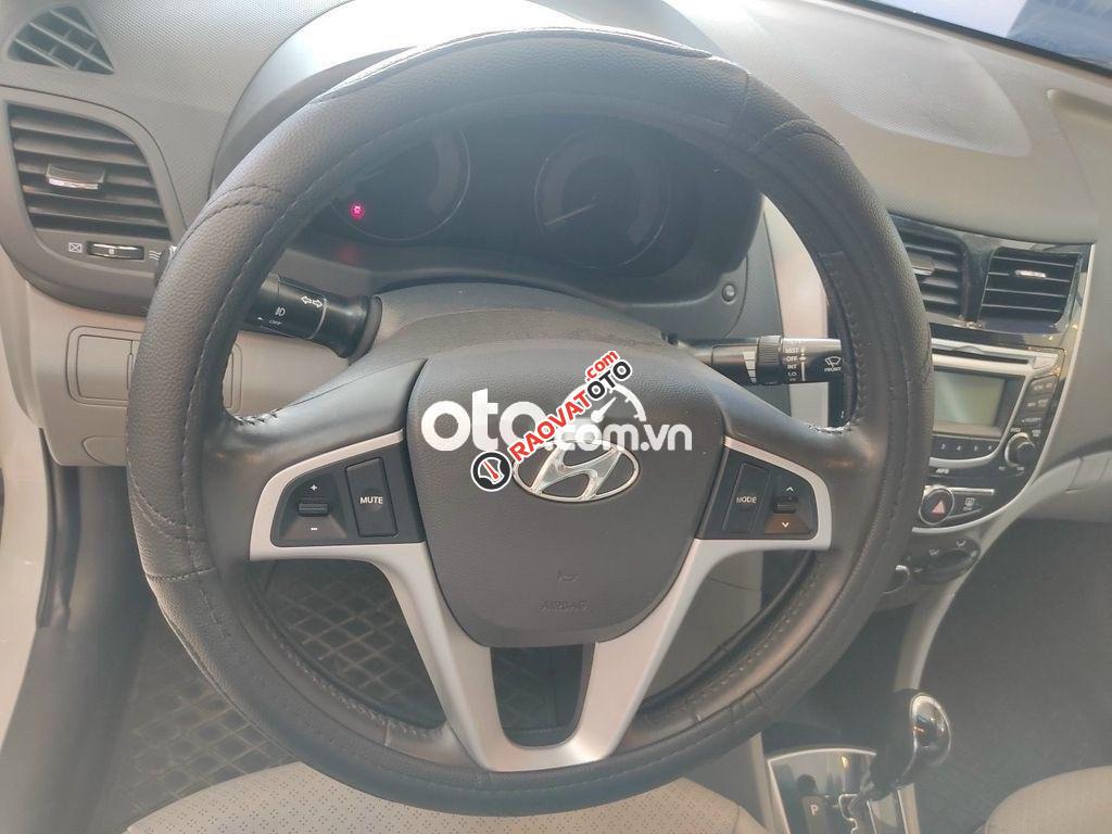 Bán Hyundai Accent 1.4AT sản xuất năm 2013, màu trắng, xe nhập, giá chỉ 350 triệu-9