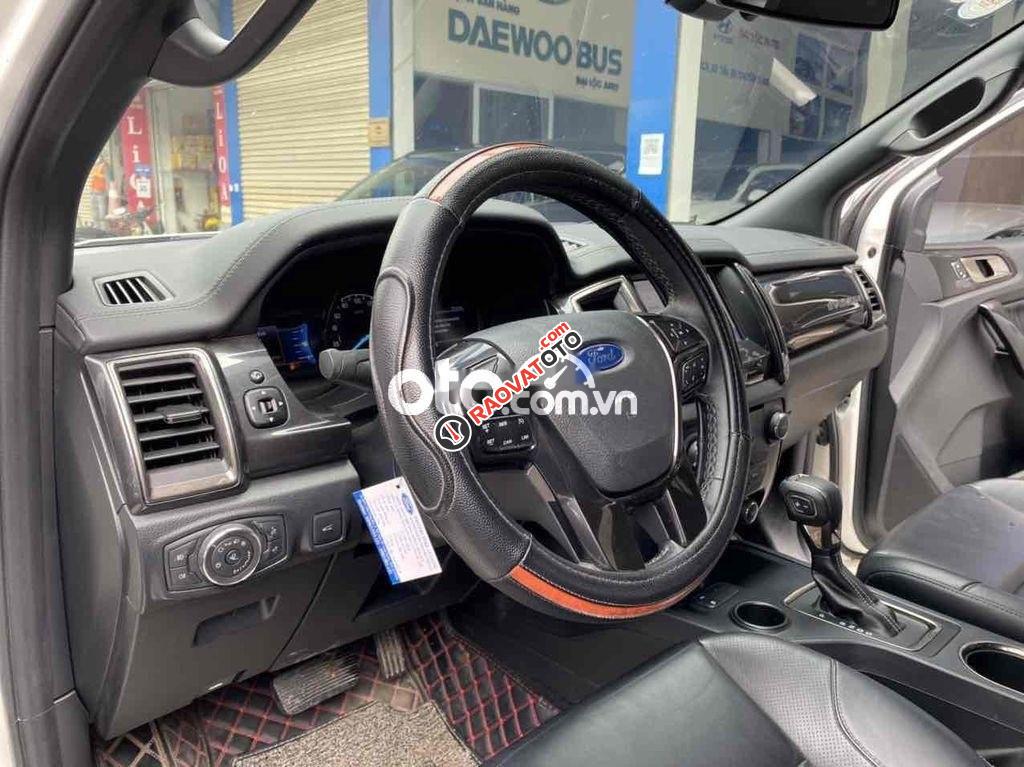 Bán Ford Everest 4x2 AT năm 2020, màu trắng-0