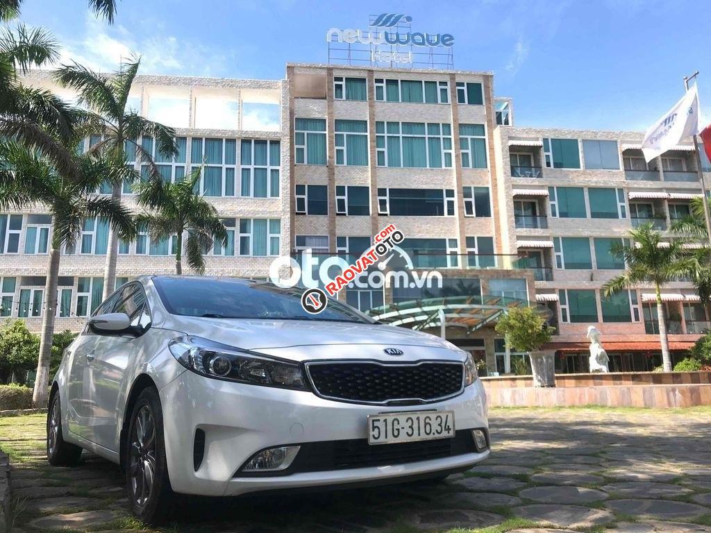 Cần bán Kia Cerato 1.6MT năm 2017, màu trắng giá cạnh tranh-7