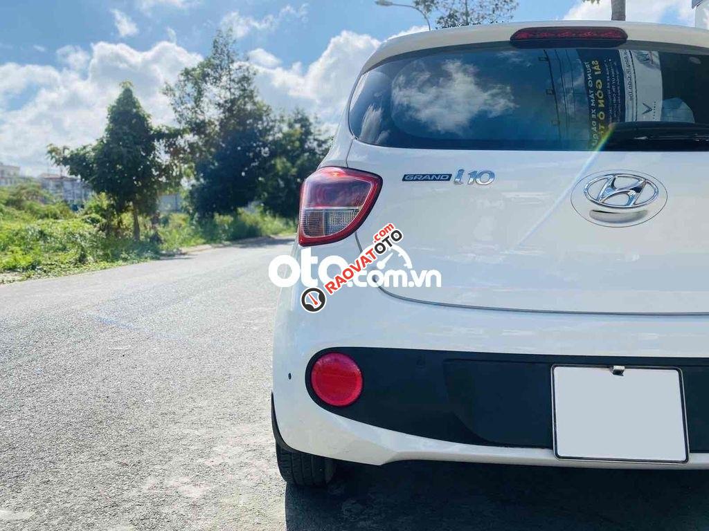 Cần bán Hyundai Grand i10 1.2 AT sản xuất năm 2017, màu trắng, giá 373tr-3