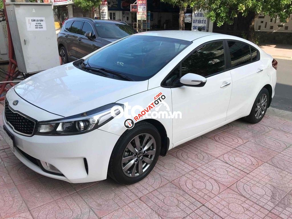 Cần bán Kia Cerato 1.6MT năm 2017, màu trắng giá cạnh tranh-0