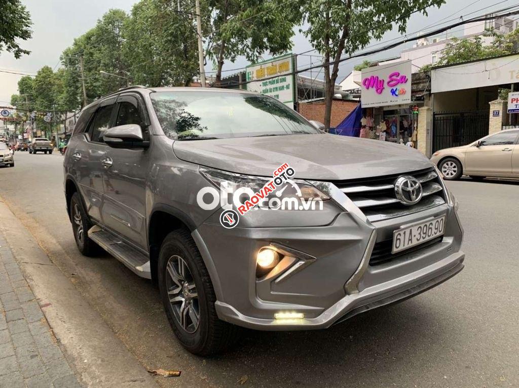 Bán Toyota Fortuner 2.7V năm sản xuất 2017, màu xám, nhập khẩu số tự động-1