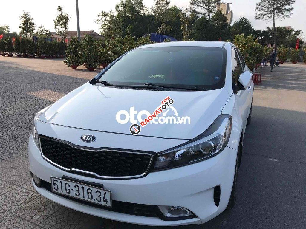 Cần bán Kia Cerato 1.6MT năm 2017, màu trắng giá cạnh tranh-6