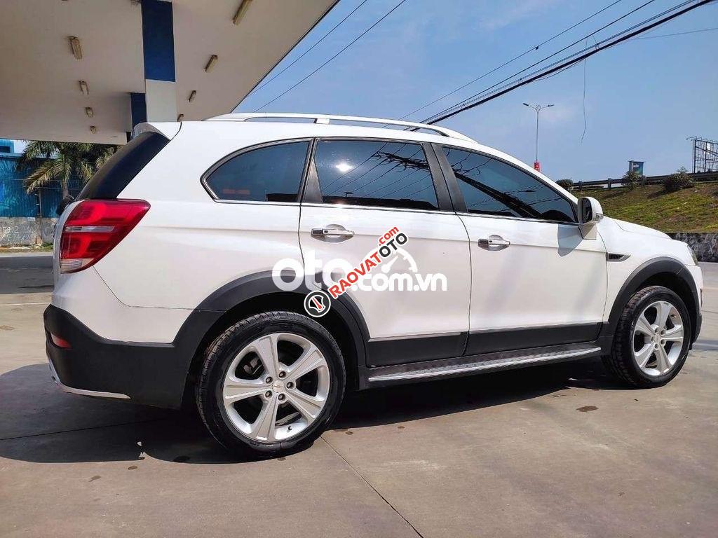 Xe Chevrolet Captiva 2.4 LTZ sản xuất 2016, màu trắng còn mới-4