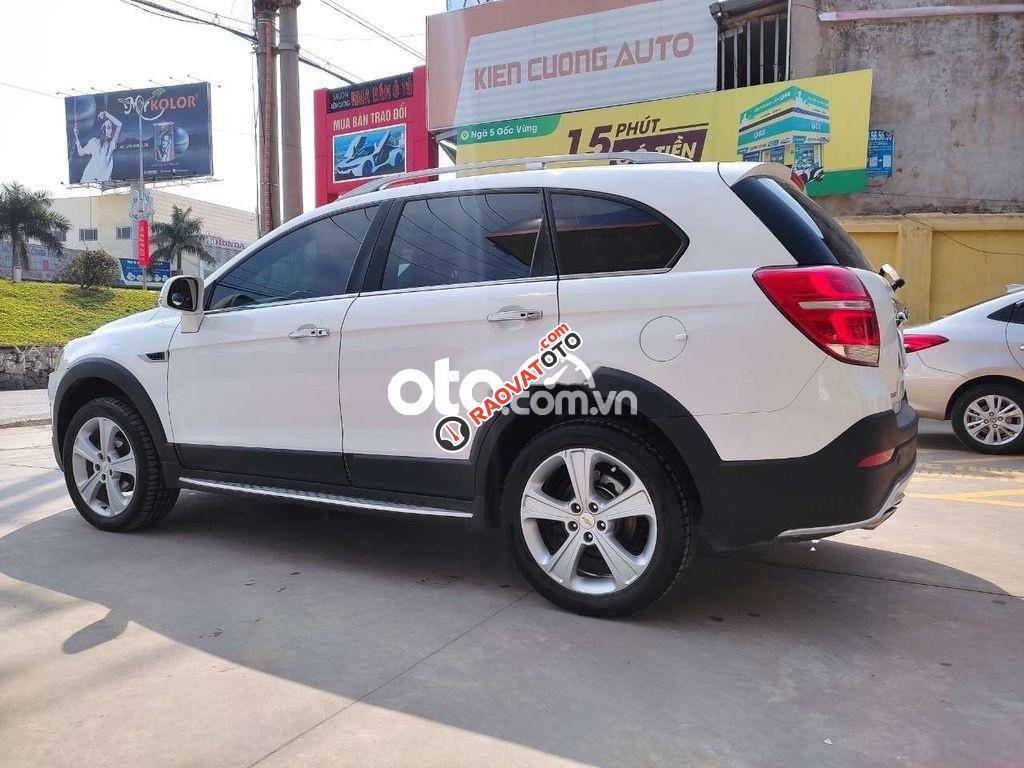 Xe Chevrolet Captiva 2.4 LTZ sản xuất 2016, màu trắng còn mới-3