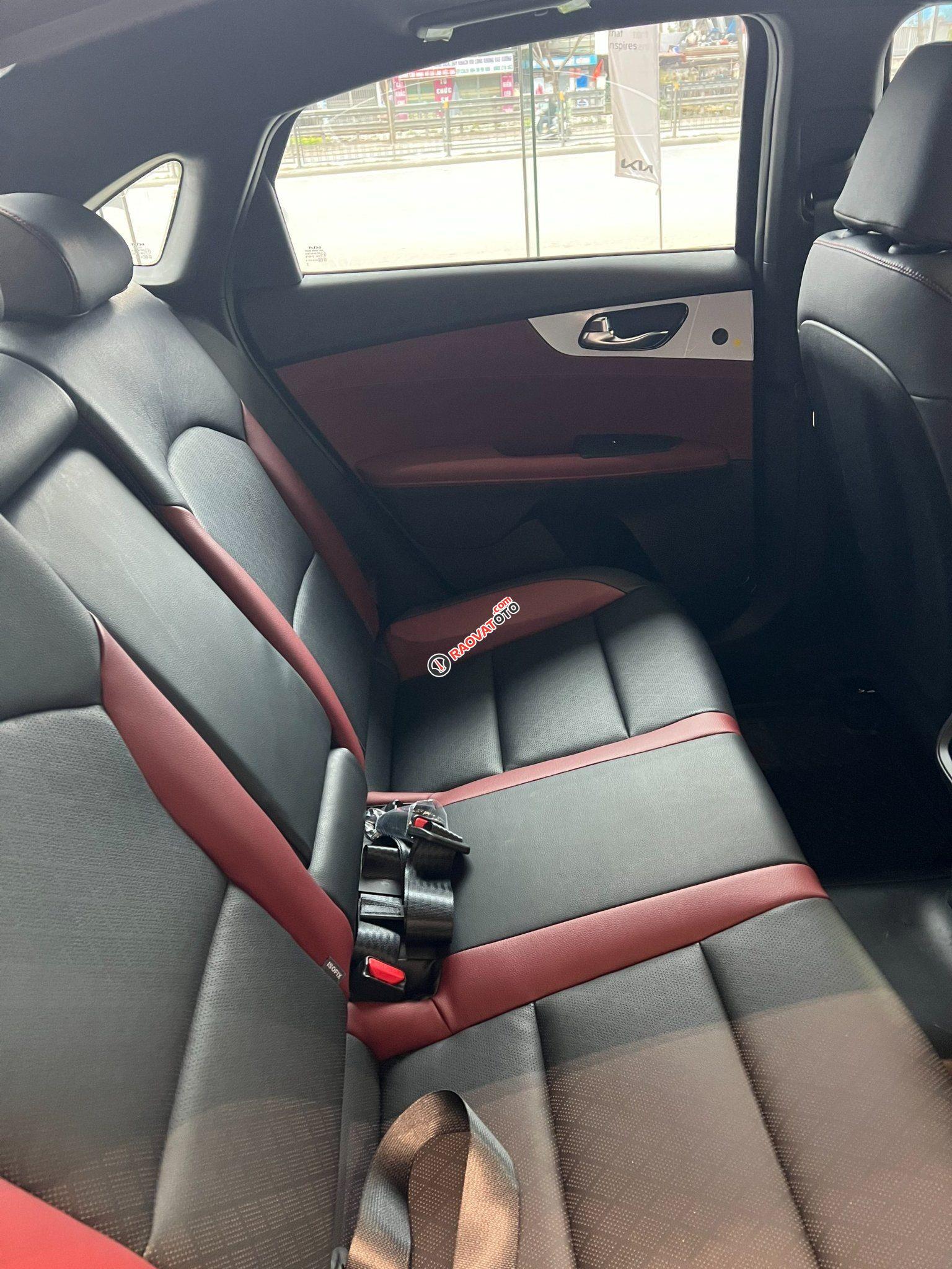 Bán xe Kia K3 2.0Premium sản xuất năm 2022, màu đen, giá tốt-1